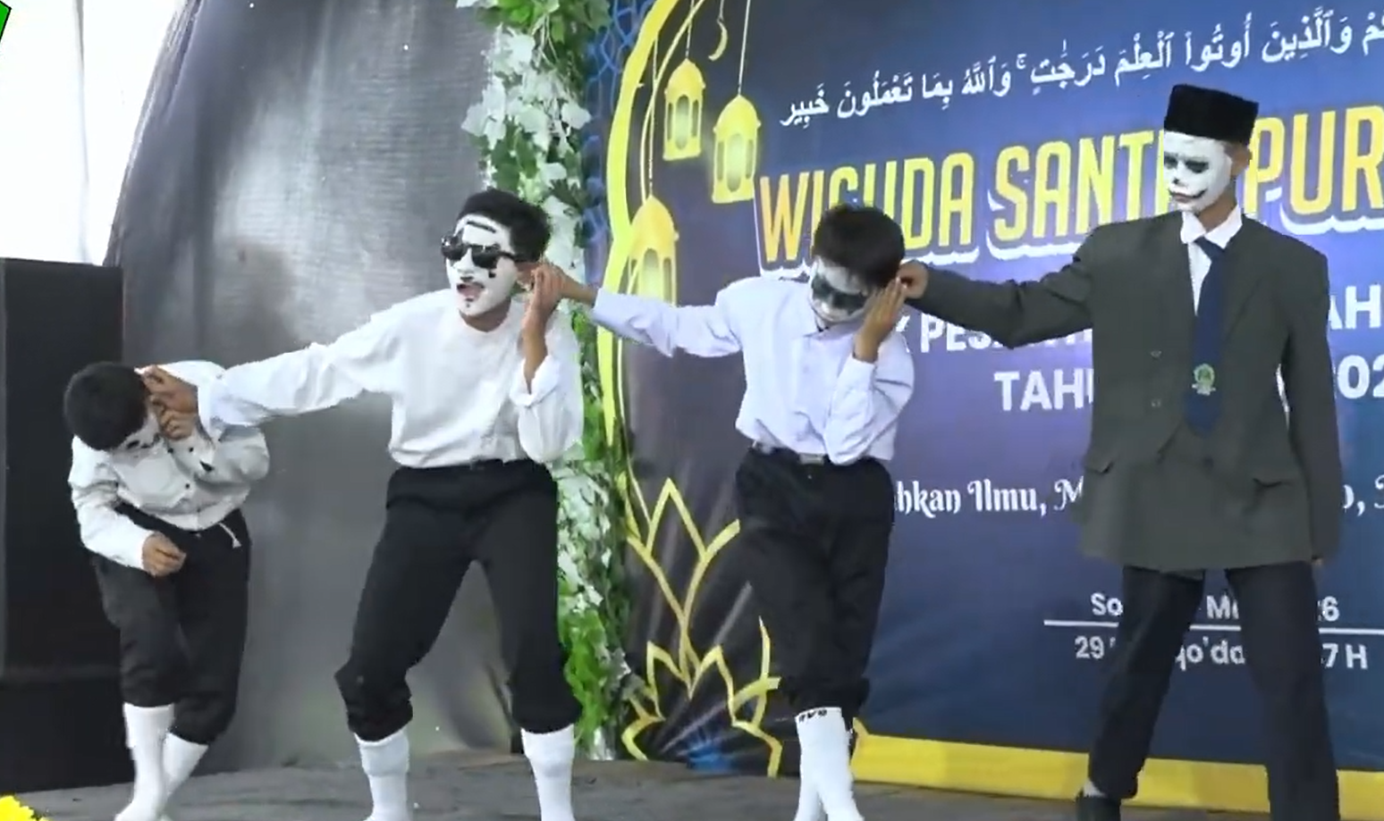 Aksi Pantomim Santri